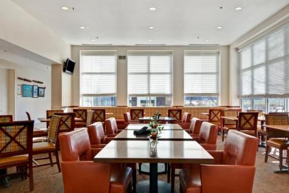 Hilton Garden Inn Oshkosh - image 9