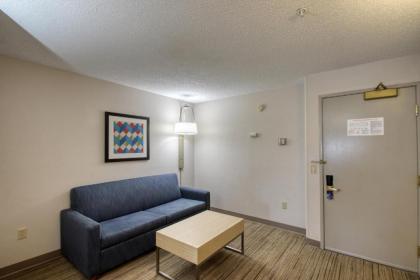 Holiday Inn Express Hotel & Suites Oshkosh - State Route 41 an IHG Hotel - image 3