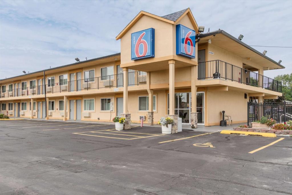 Motel 6-Oshkosh WI - main image