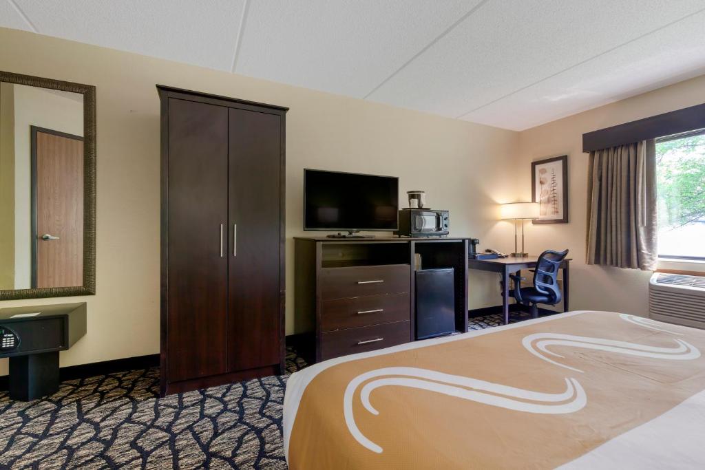 Quality Inn - image 5