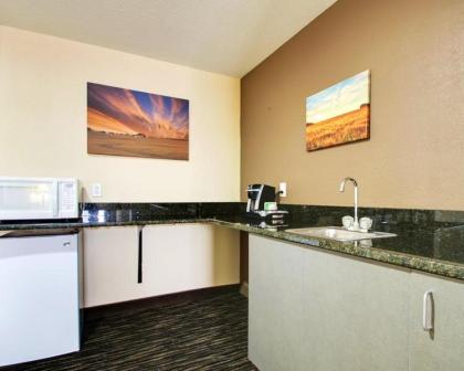 EverSpring Inn & Suites - image 7