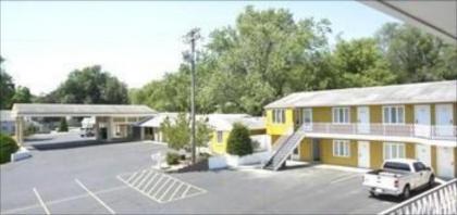 Econo Lodge - image 2