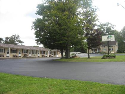 All Seasons Inn Oswego