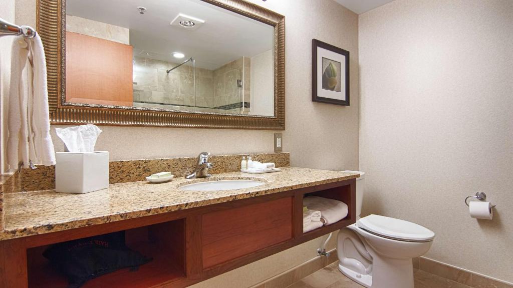 Best Western Plus Captain's Quarters - image 7