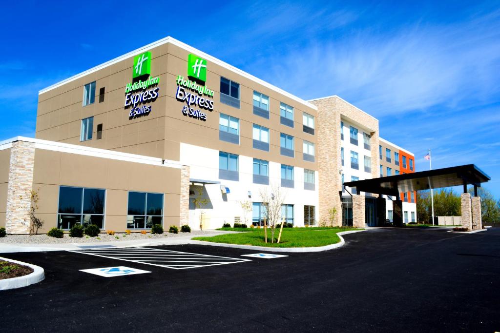 Holiday Inn Express & Suites Oswego an IHG Hotel - main image