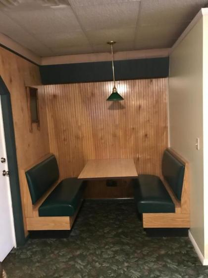 Evergreen Motel - image 13