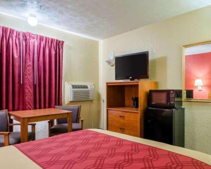 Econo Lodge Ottawa - image 14