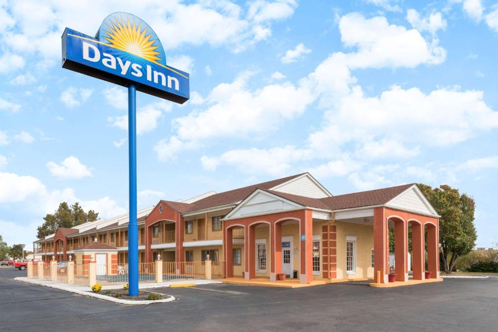 Days Inn by Wyndham Ottawa - main image