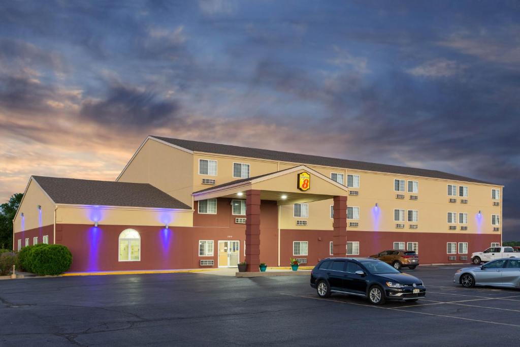 Super 8 by Wyndham Ottawa - main image