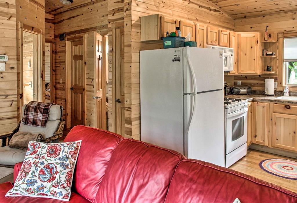 Lakefront Henning Cabin with Fantastic Lake Views! - image 2