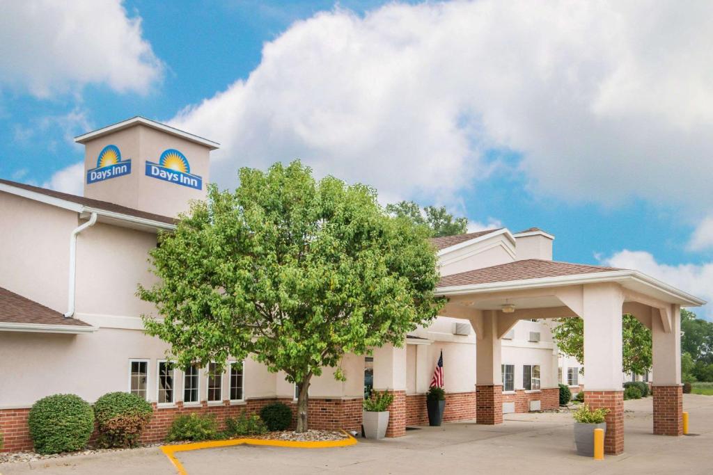 Days Inn by Wyndham Ottumwa - main image