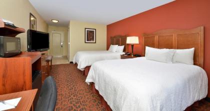 Hampton Inn Ottumwa - image 9