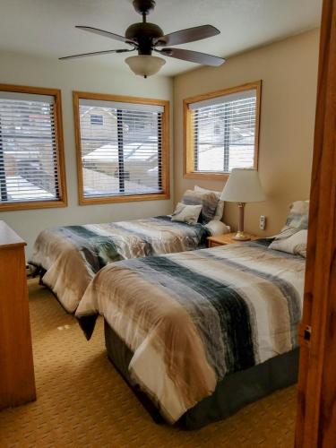 Alpenglow Vacation Rentals - image 4