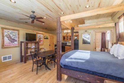 Lotus Mountain Suites - West Suite - image 3