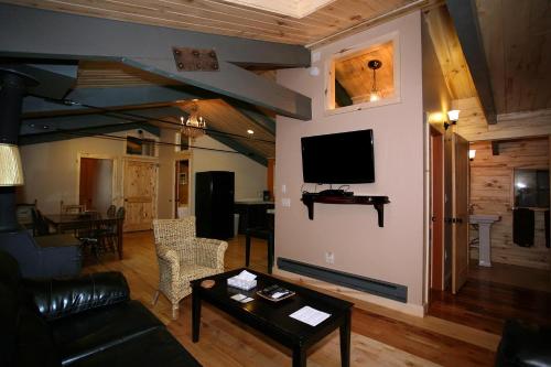 Lotus Mountain Suites - The Gallery - image 2