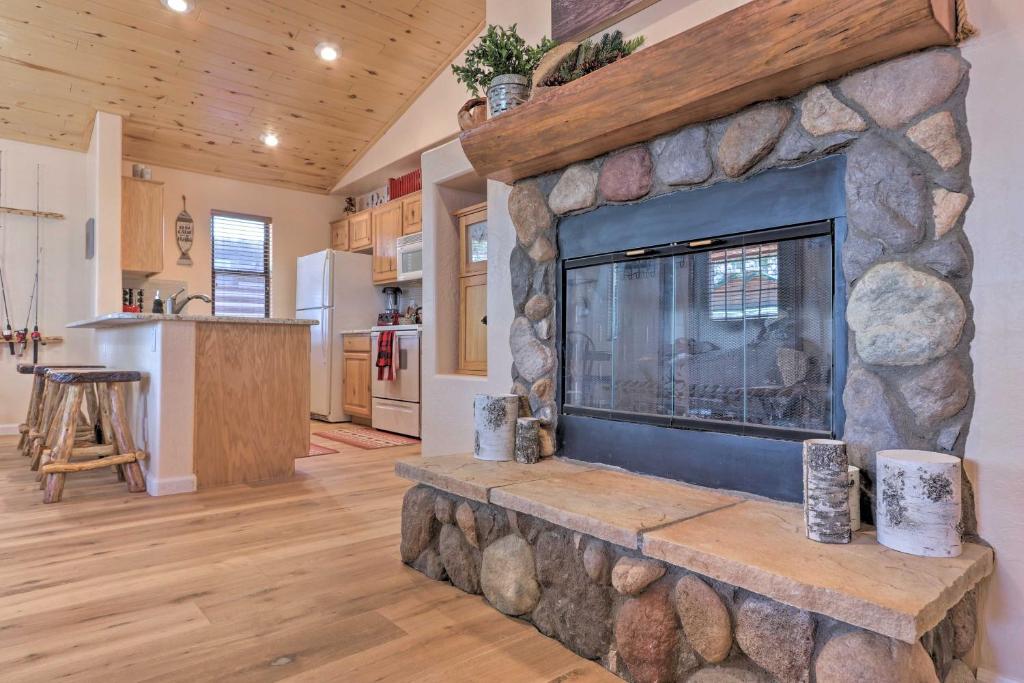 Overgaard Cabin at Bison Ranch with Grill and Deck - image 4