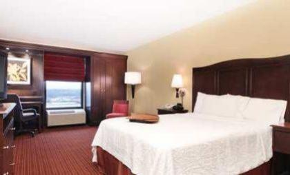 Hampton Inn Overland Park - image 18