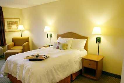 Hampton Inn Overland Park - image 7