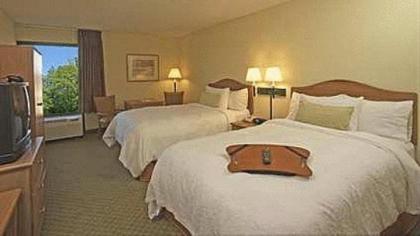 Hampton Inn Overland Park - image 8