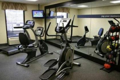 Hampton Inn Overland Park - image 9