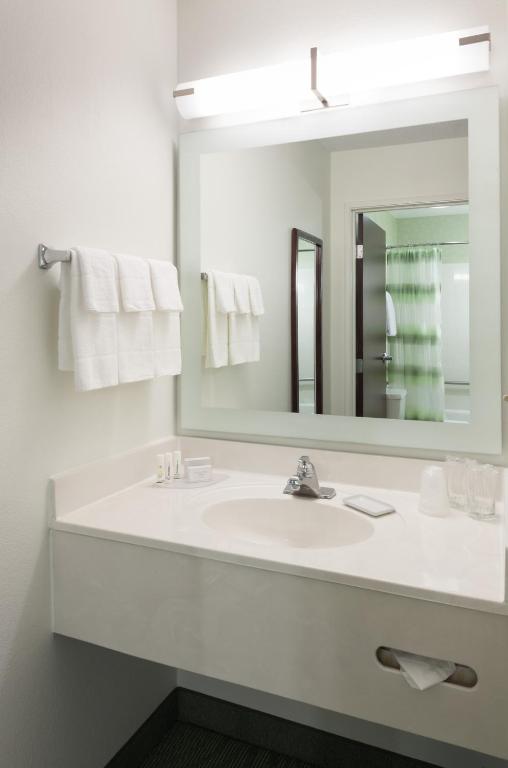 SpringHill Suites Kansas City Overland Park - image 2