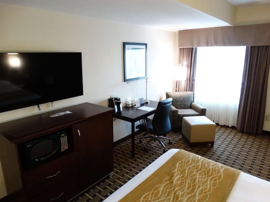 Best Western Overland Park Hotel - image 2