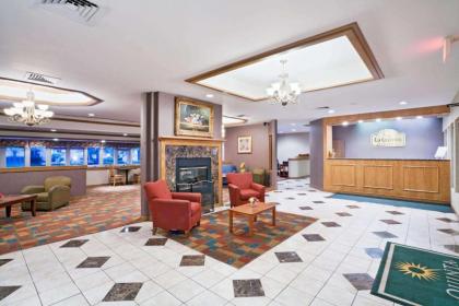 La Quinta by Wyndham Overland Park - image 3