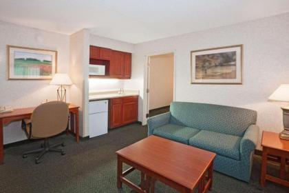 La Quinta by Wyndham Overland Park - image 6