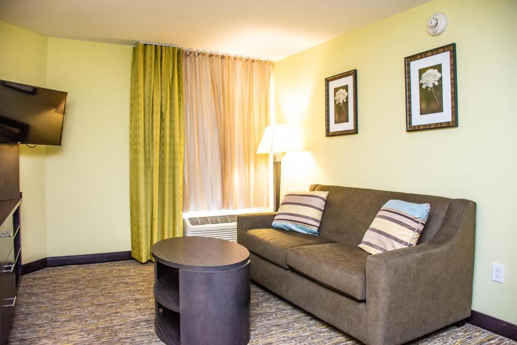 Candlewood Suites Overland Park W 135th St an IHG Hotel - image 4