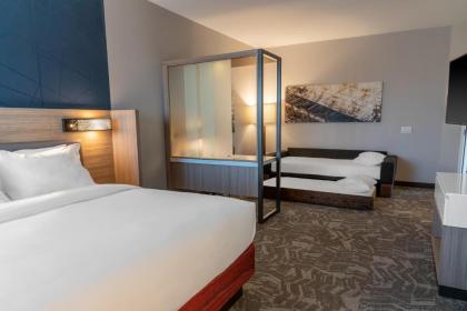 SpringHill Suites by Marriott Overland Park Leawood - image 6