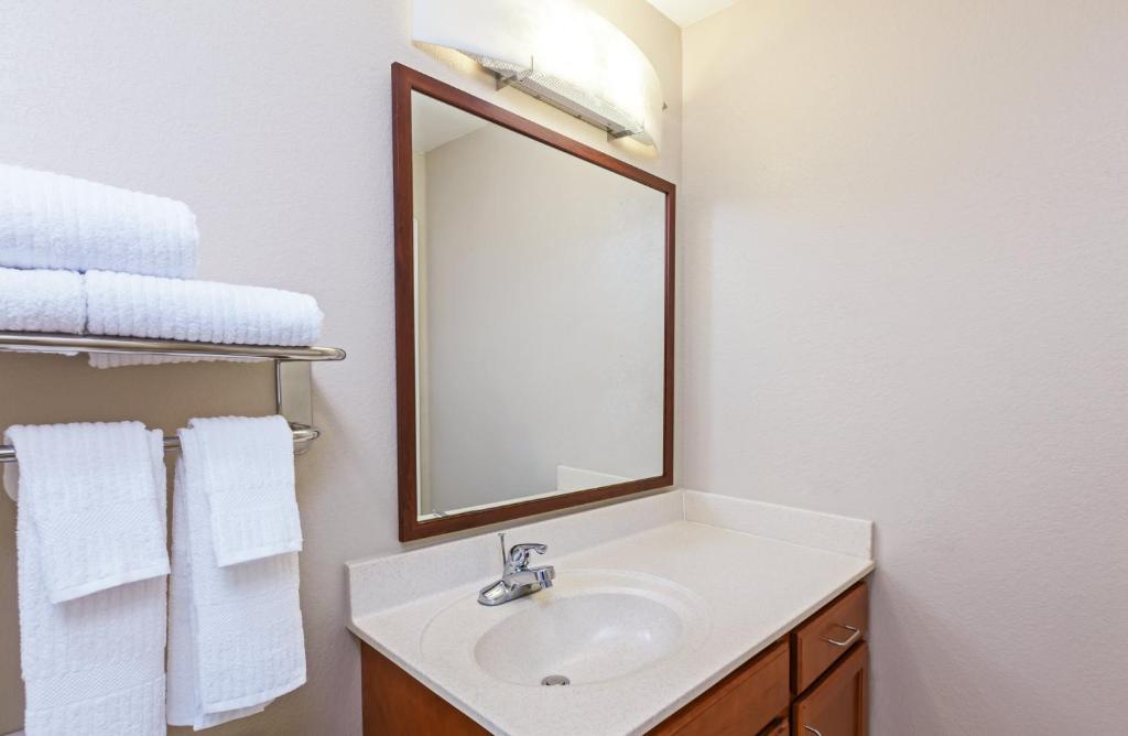 Candlewood Suites Owasso an IHG Hotel - image 4