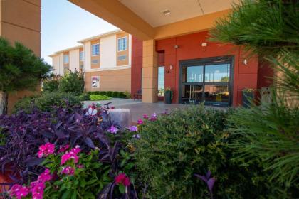 SureStay Plus Hotel by Best Western Owasso Tulsa North - image 15