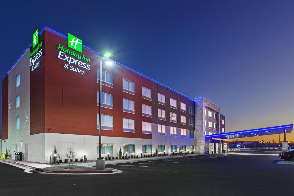 Holiday Inn Express & Suites - Tulsa Northeast - Owasso an IHG Hotel - main image