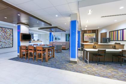 Holiday Inn Express & Suites - Tulsa Northeast - Owasso an IHG Hotel - image 5