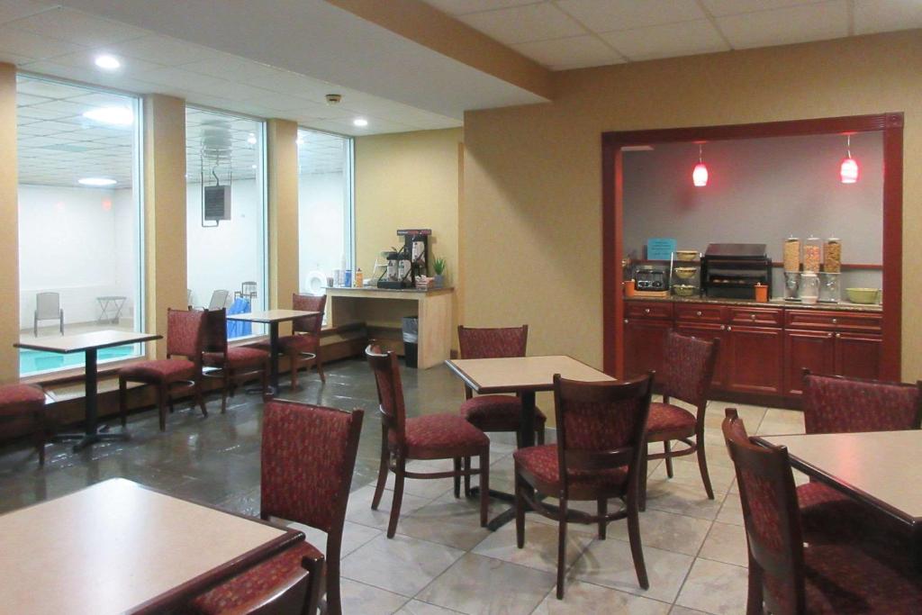 Quality Inn & Suites - image 4