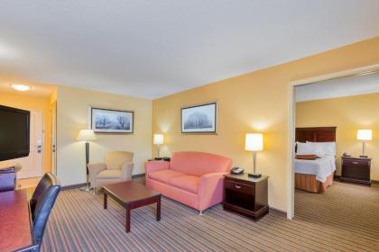 Hampton Inn Owensboro - image 14