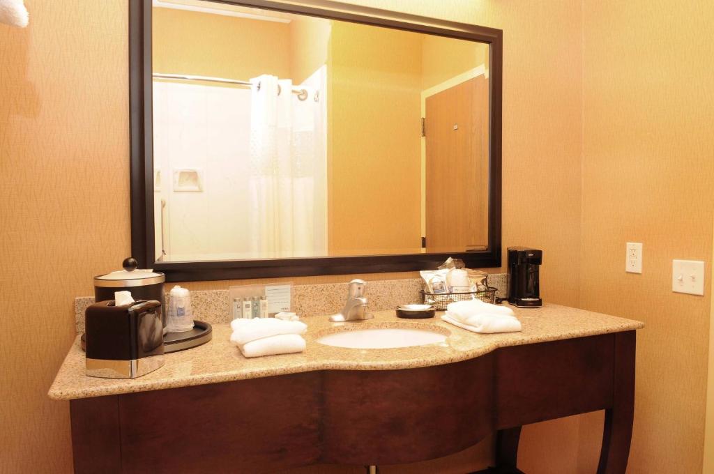 Hampton Inn Owensboro - image 5