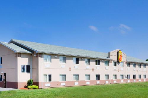 Super 8 by Wyndham Owensboro - image 2