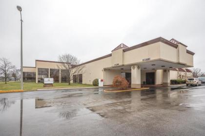 OYO Townhouse Owensboro West - image 9