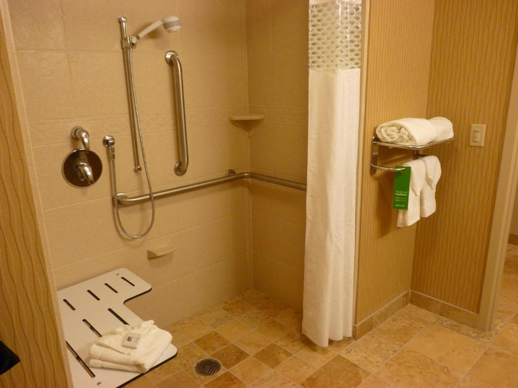 Hampton Inn Owings Mills - image 5