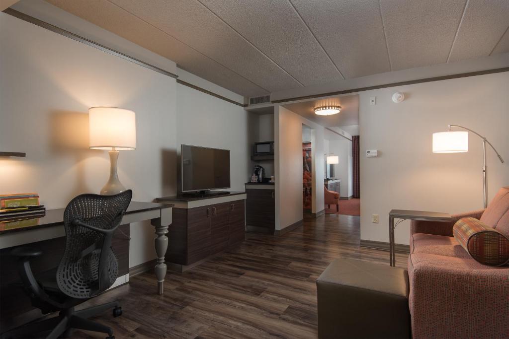 Hilton Garden Inn Owings Mills - image 7