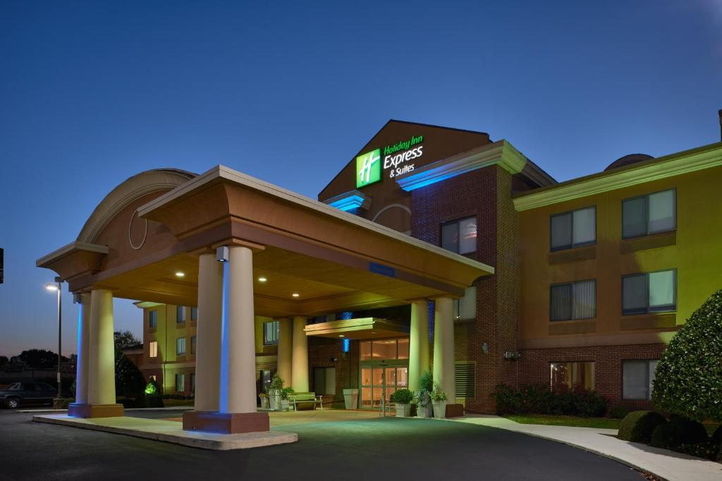 Holiday Inn Express Hotel & Suites Anniston/Oxford an IHG Hotel - main image