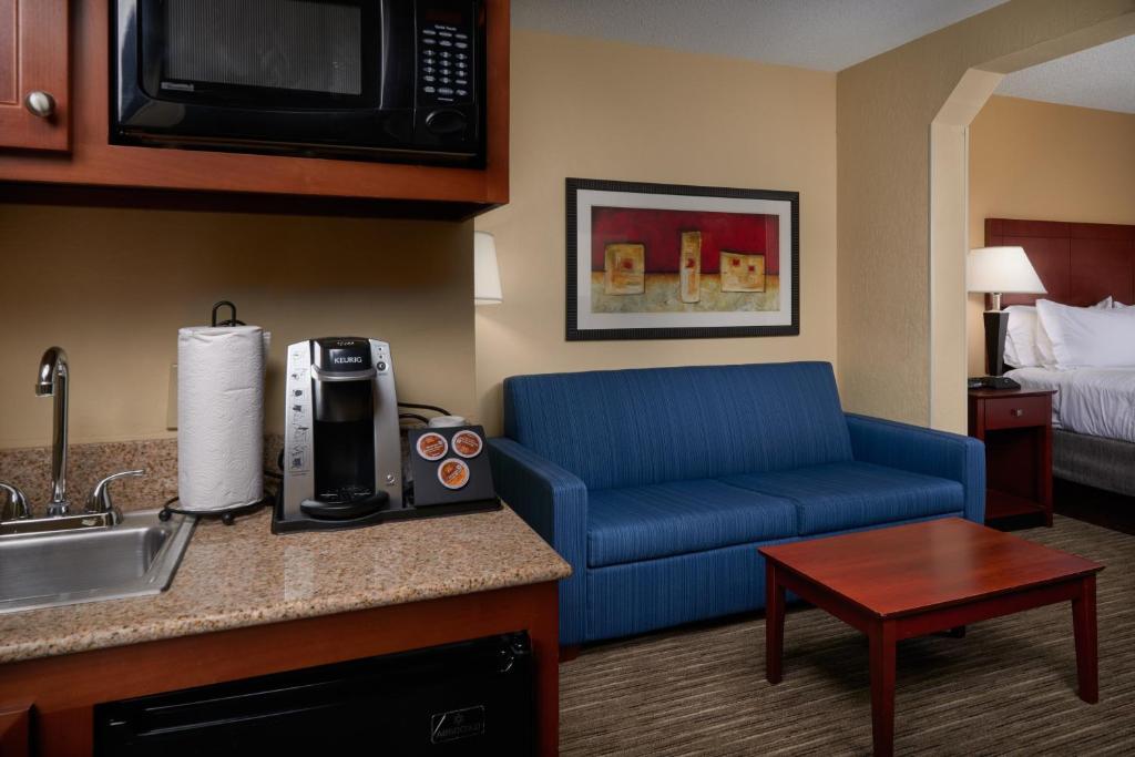 Holiday Inn Express Hotel & Suites Anniston/Oxford an IHG Hotel - image 6