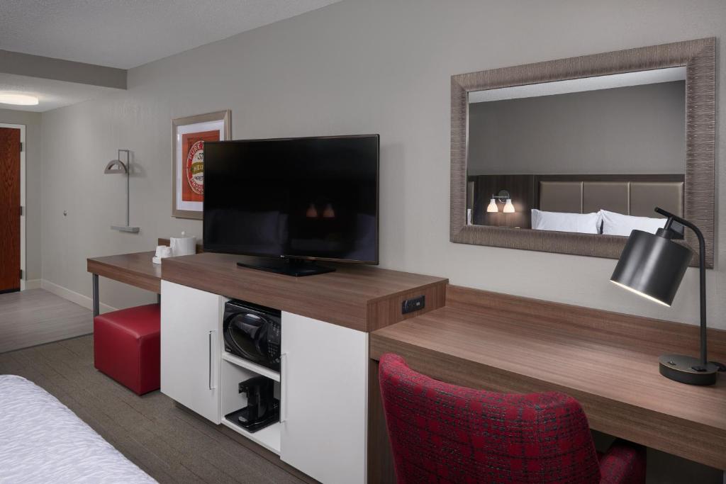 Hampton Inn & Suites Oxford-Anniston - image 4