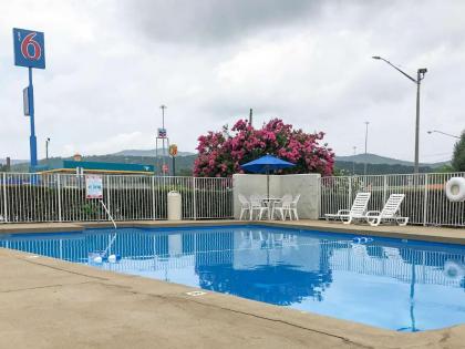 Motel 6-Anniston AL - image 4