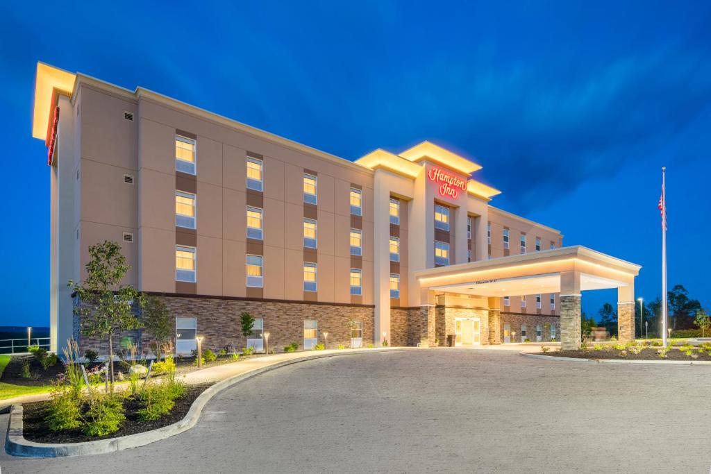 Hampton Inn by Hilton Oxford ME - main image