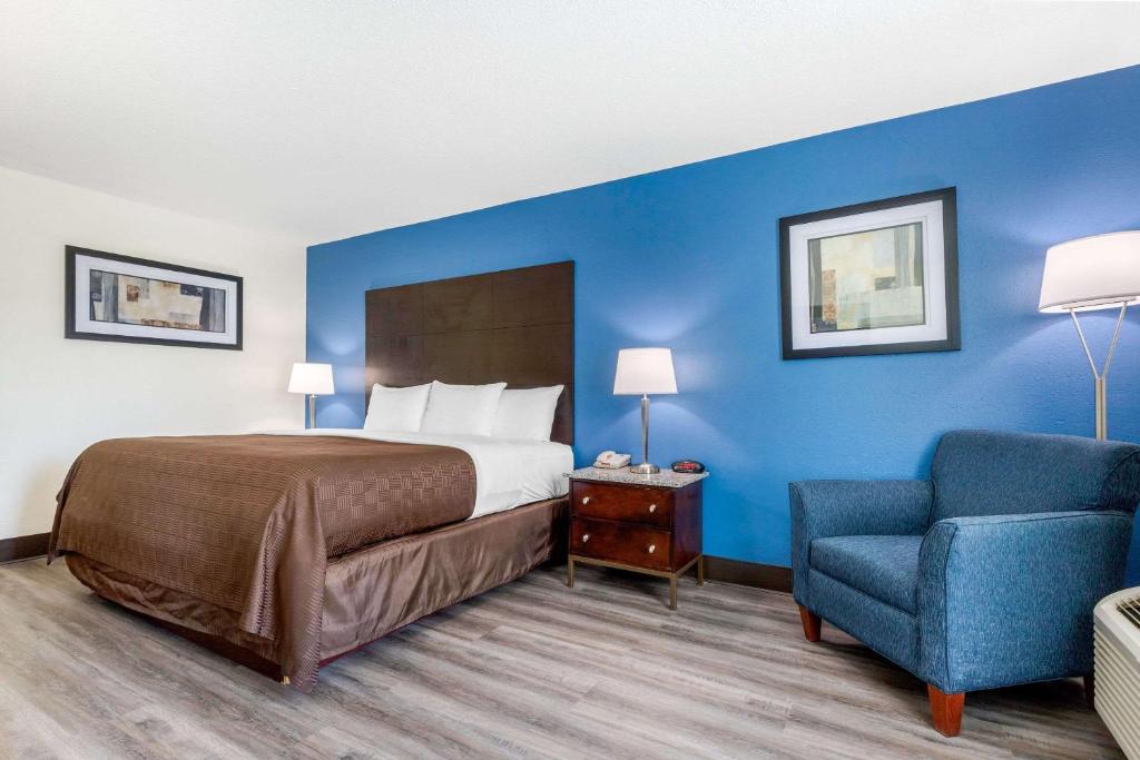 Days Inn and Suites by Wyndham Oxford - main image