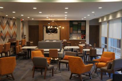 La Quinta Inn & Suites by Wyndham Oxford - image 6