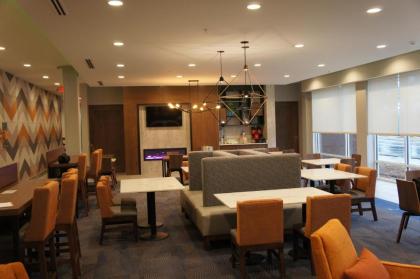 La Quinta Inn & Suites by Wyndham Oxford - image 7