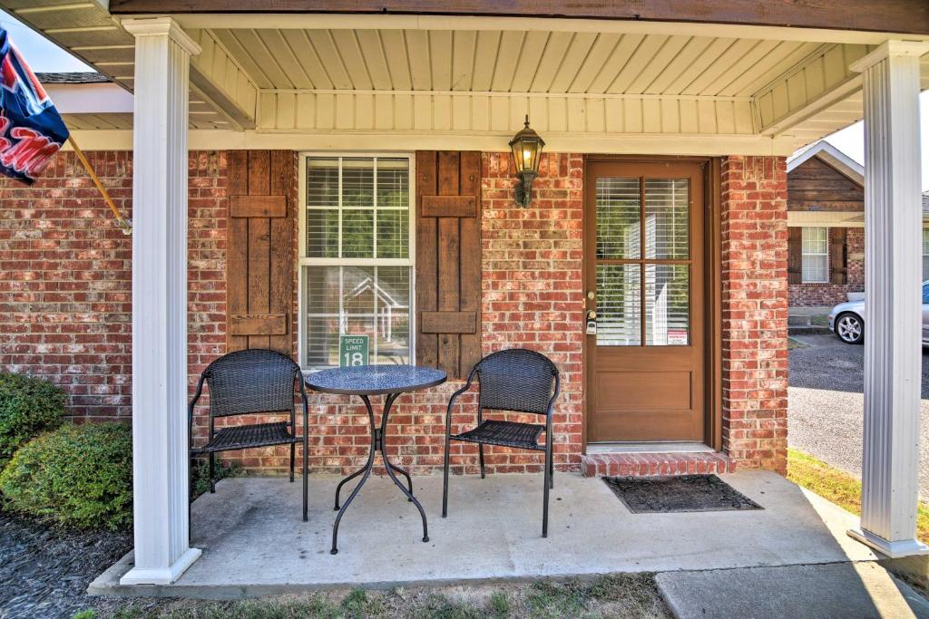 Charming Oxford Home about 1 Mi to Ole Miss Campus - main image